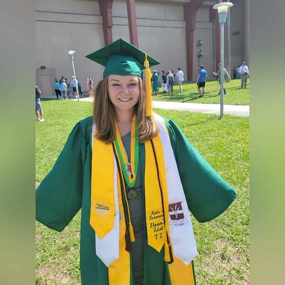 LIKE THIS TO BE NOTIFIED WHEN I GO LIVE!!! 🦋🫶🏼 - Picture 4 of 6